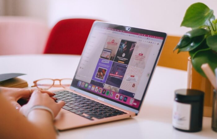 Le rôle d&rsquo;un social media manager : bien plus qu&rsquo;un gestionnaire de comptes Insta